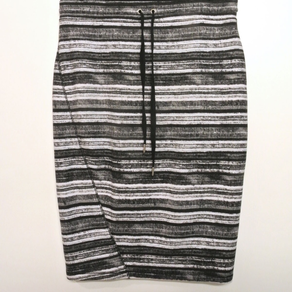 RACHEL Rachel Roy black, gray, white, striped pencil skirt, Size M